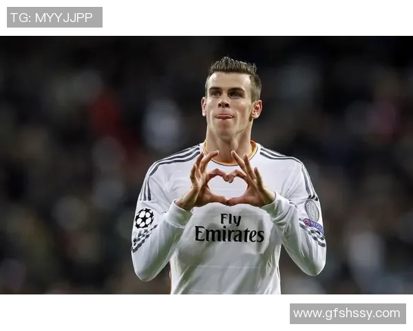 足球明星大摆件图片展示与收藏攻略分享让您领略球场魅力与艺术之美