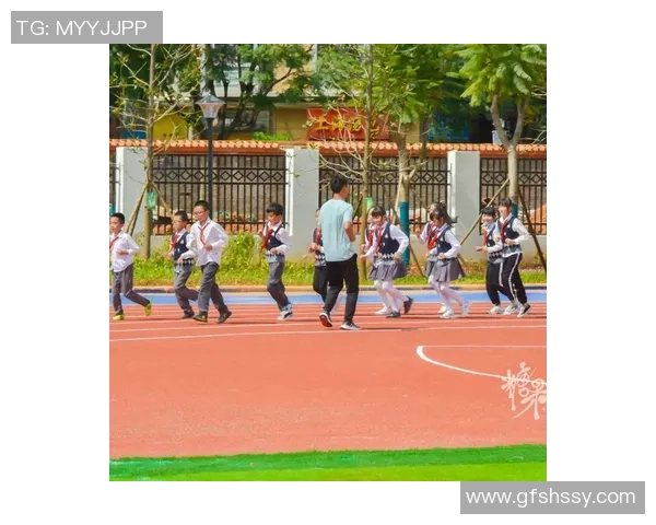 足球明星子女的可爱头像展示男孩风采与梦想