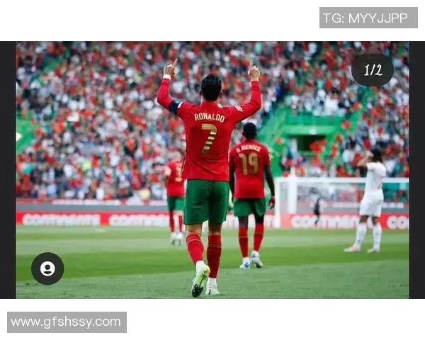 足球明星庆祝动作壁纸展现激情与荣耀的瞬间尽在掌握之中