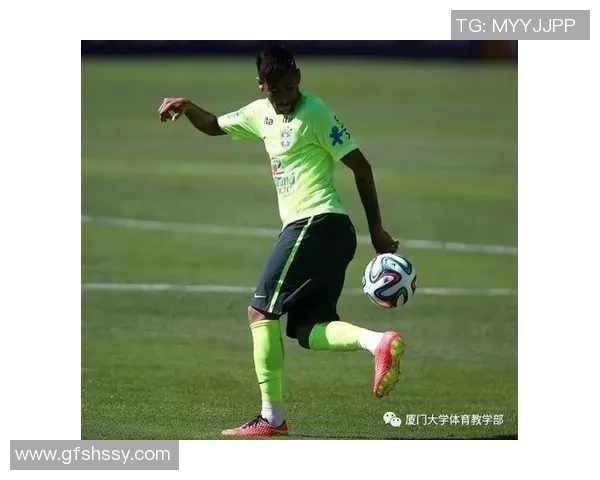 足球明星展示个性腰带风采的视频合集让你大开眼界