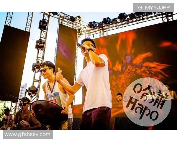 足球明星手机壳动漫风潮来袭打造你的个性化球迷装备