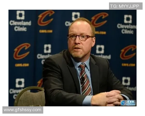 足球明星意外走光引发热议网友热衷讨论其尴尬瞬间与公众形象 足球明星意外走光引发热议网友热衷讨论其尴尬瞬间与公众形象