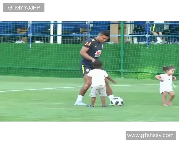 足球明星洗脚高清图片展现运动员生活中的另一面与真实瞬间