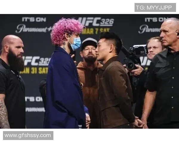 足球明星的嘴炮大战:场内外的言辞较量与风云变幻 足球明星的嘴炮大战:场内外的言辞较量与风云变幻