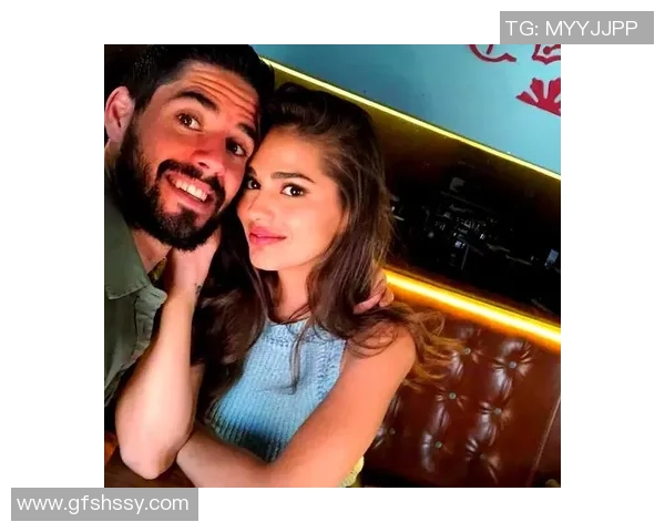 足球明星的爱情故事揭秘她们的女友都是谁 足球明星的爱情故事揭秘她们的女友都是谁