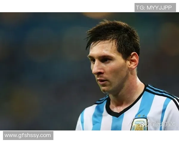 足球明星的霸气瞬间展现他们无与伦比的球场魅力与风采