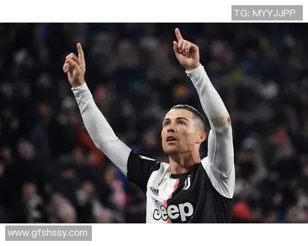 足球明星的经典招式揭秘：从梅西的过人技巧到C罗的任意球绝技