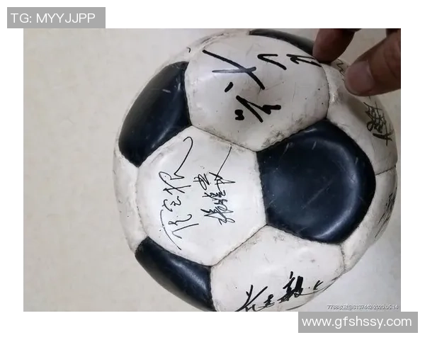 足球明星签名球的市场价格分析与收藏价值探讨 足球明星签名球的市场价格分析与收藏价值探讨